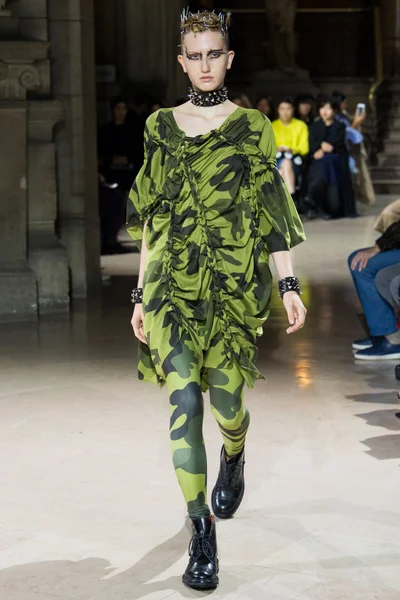 Look 32